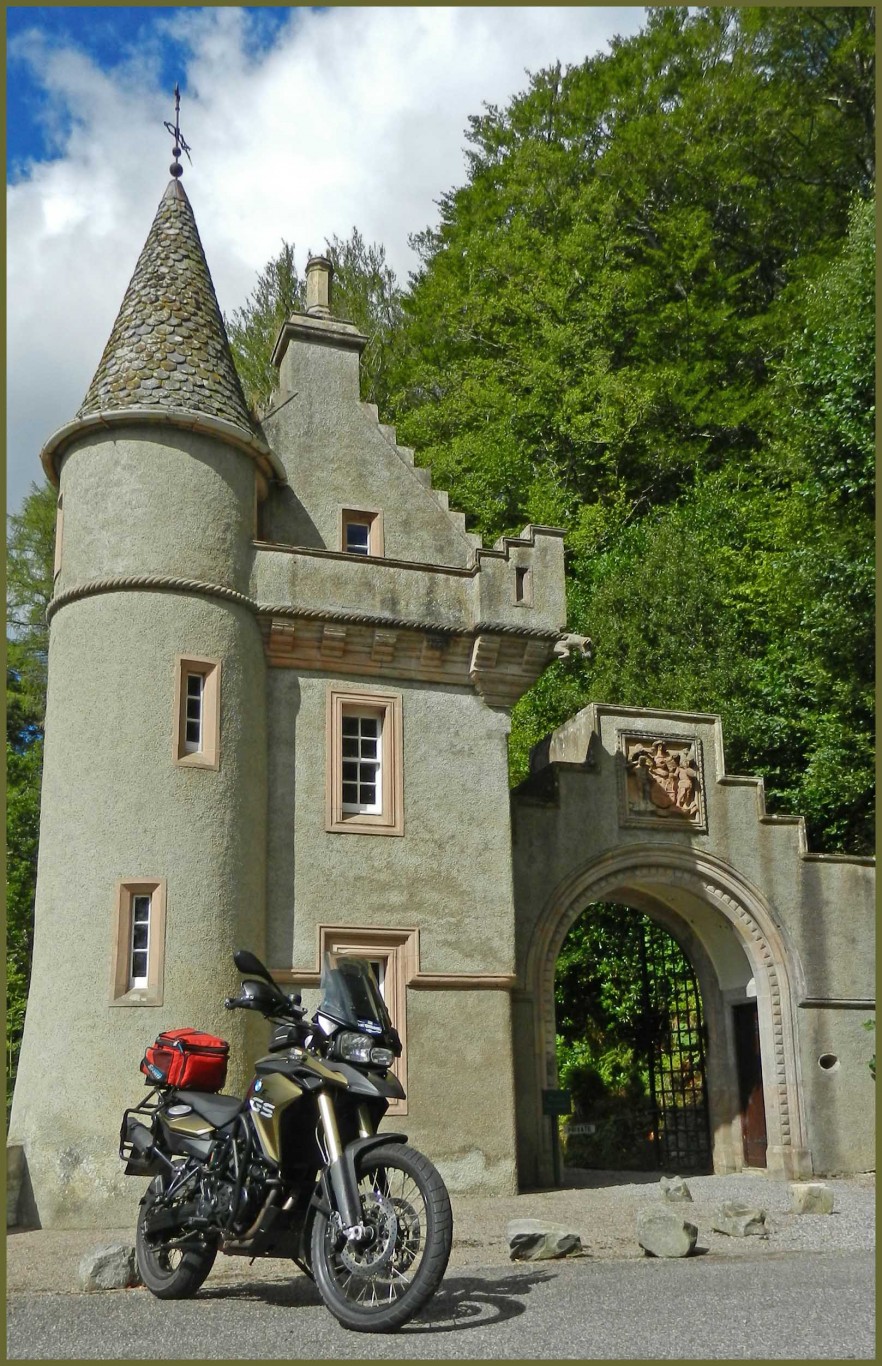 Ballindalloch-Castle-tradesmans-entrance.jpg